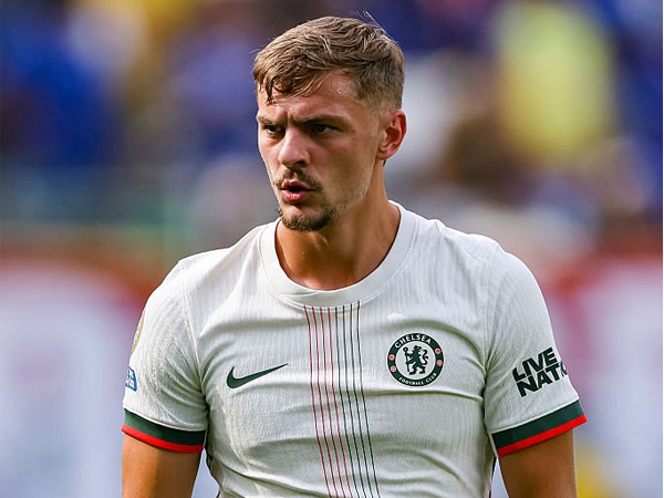 Everton Ajukan Tawaran untuk Rekrut Kiernan Dewsbury-Hall